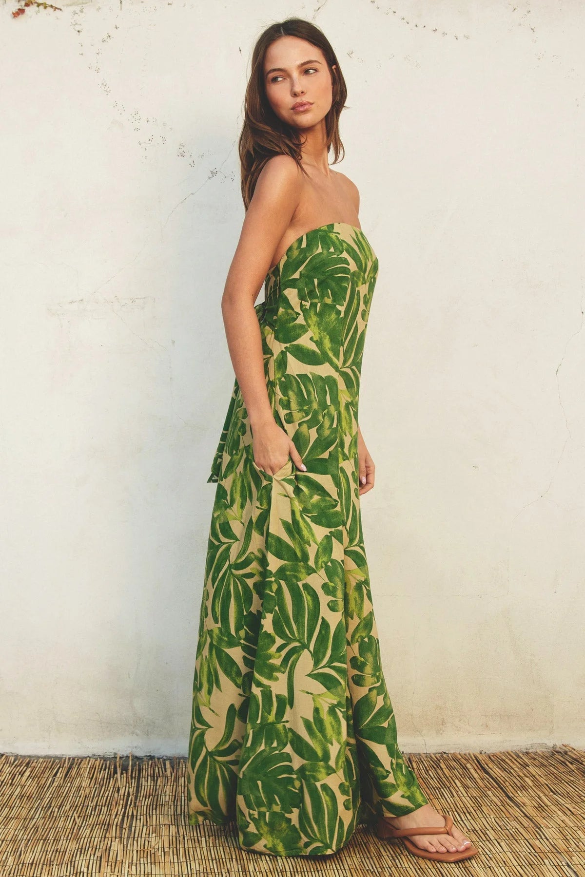 BEAUTIFUL ESCAPE STRAPLESS MAXI DRESS Elegant Maxi Dress with Belt