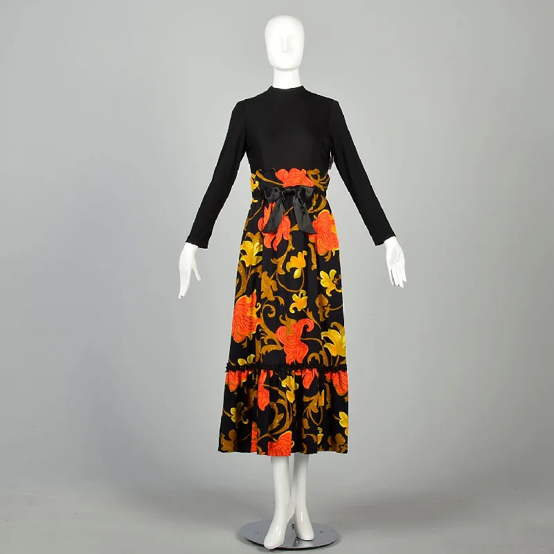 Small 1970s Maxi Dress Bohemian Bark Cloth Psychedelic Autumn Fashionable Off-Shoulder Maxi Dress