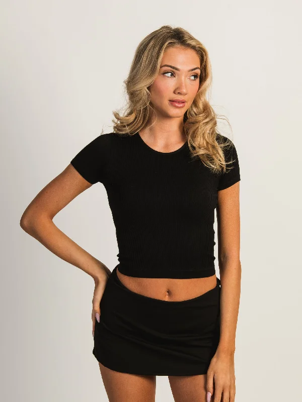 HARLOW RIBBED SEAMLESS TEE - BLACK Seamless Knitted Crochet